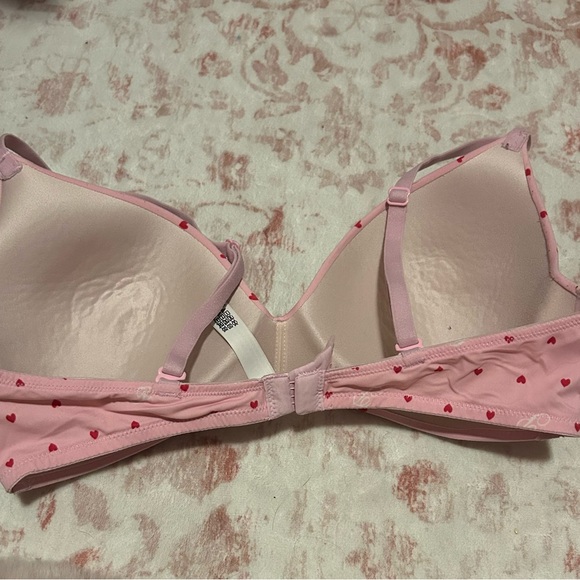 34C PINK Victoria’s Secret T-shirt bra - Picture 2 of 3